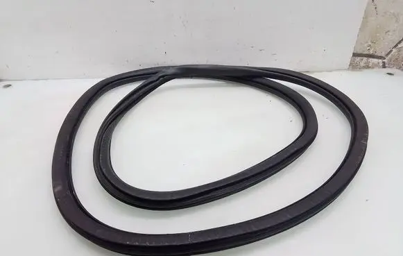 Peugeot 2008 II Front door rubber seal