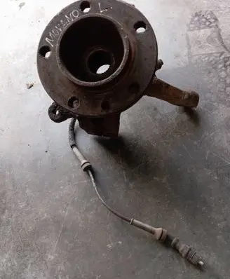 Opel Movano A Front wheel hub