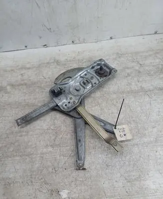 Rear door manual window regulator