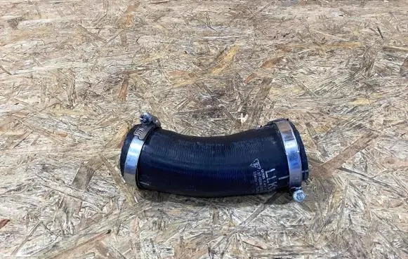 Porsche Macan (95B) Intercooler hose/pipe 95b145738b