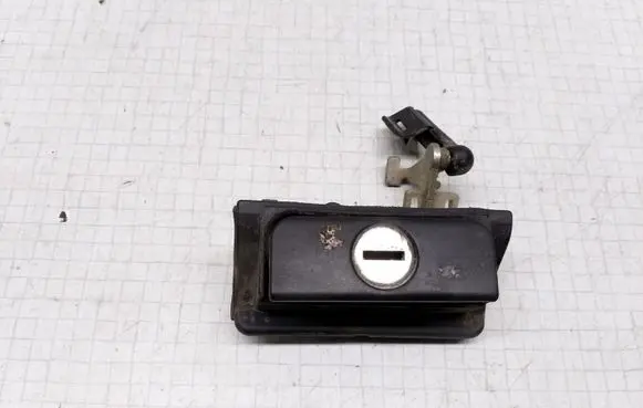Volkswagen Golf III Tailgate exterior lock 