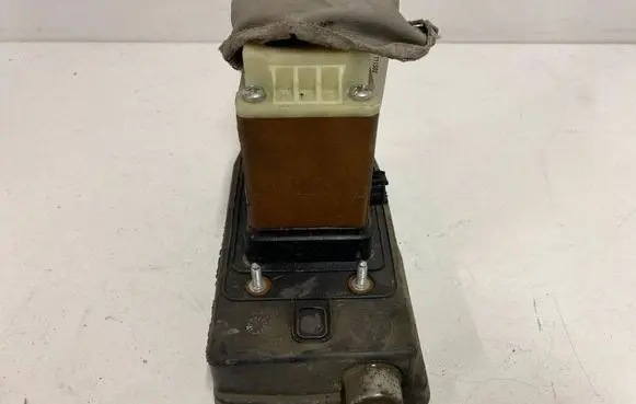 Citroen C5 Gear shifter/selector 9681617780