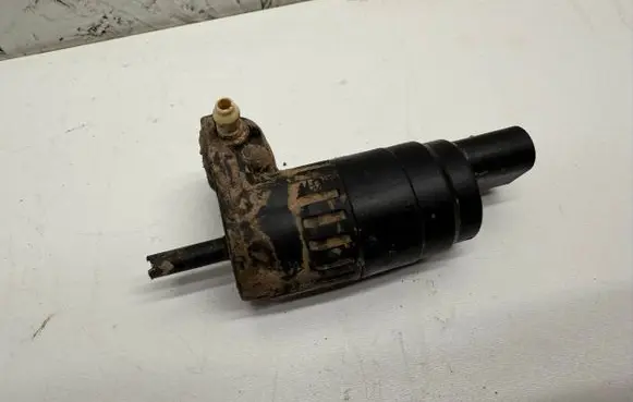 Audi Q3 8U Windscreen/windshield washer pump 1K6955651