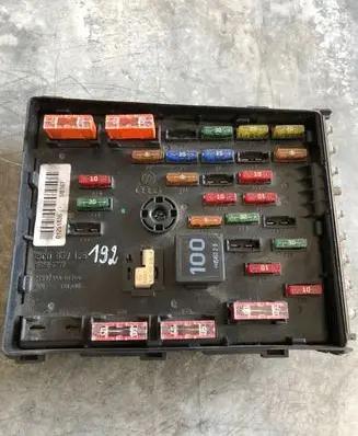 Volkswagen PASSAT B6 Fuse module 3C0937125 63592777