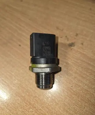 BMW 5 F10 F11 Fuel pressure sensor 0281002948