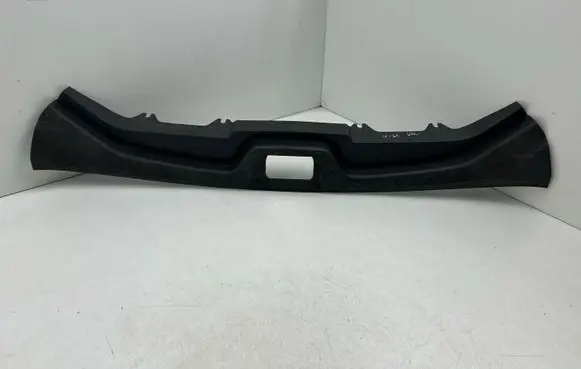 Trunk/boot sill cover protection