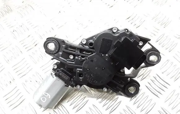 Volkswagen Golf VI Wiper motor 0390201826