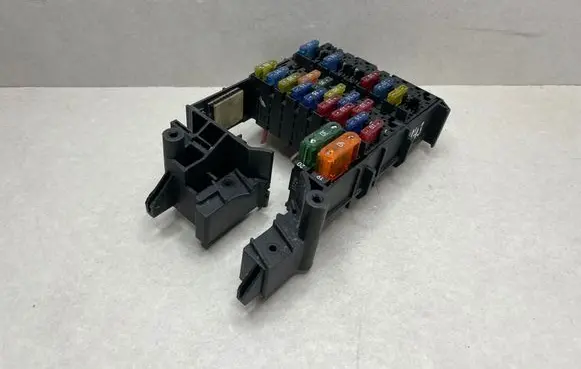 Mercedes-Benz E W210 Fuse box set 2105453340