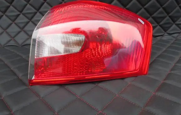 Ford Kuga I Rear/tail lights 8V4113404CH