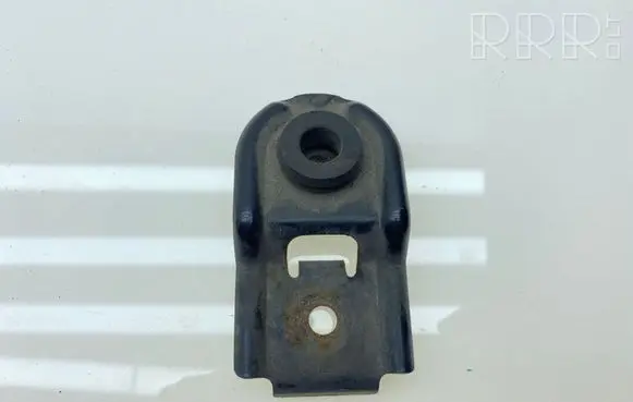 Radiator mount bracket