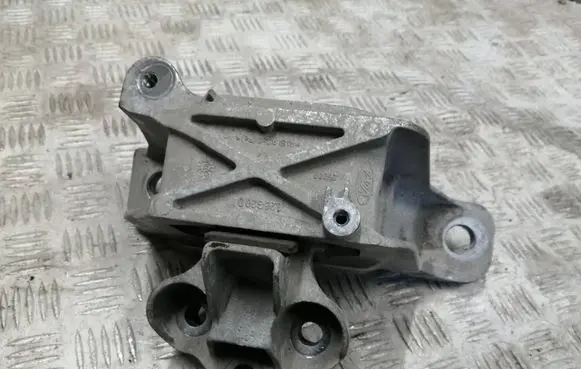 Ford Focus Engine mount bracket JX616F012GD 586823