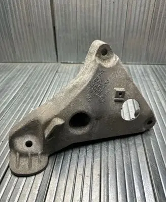 BMW 5 E60 E61 Engine mounting bracket 6777053 13807410 ENAC46000