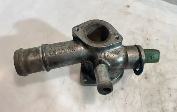 Engine coolant pipe/hose