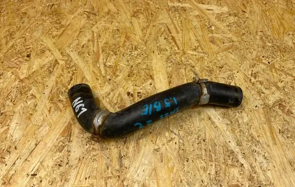 Engine coolant pipe/hose