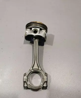 Toyota Yaris Piston with connecting rod
