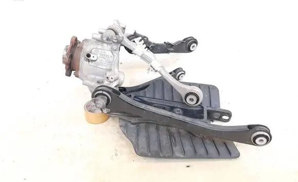 Rear wheel hub