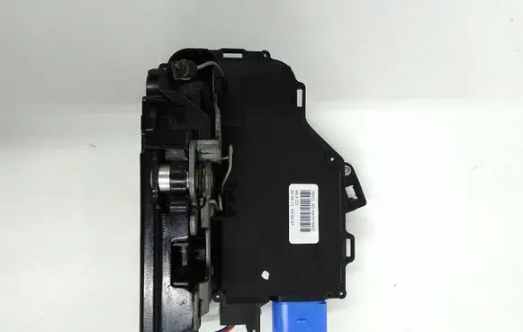 Volkswagen Touran II Front door lock 3D1837016AQ