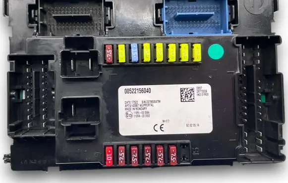Fiat 500X Fuse module 4883 00522156040