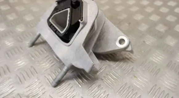 Peugeot 208 Engine mount bracket 9826533880