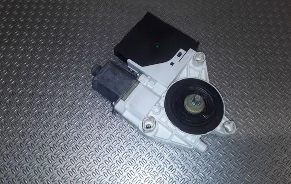 Volkswagen Golf Plus Front door window regulator motor 5M1837402G