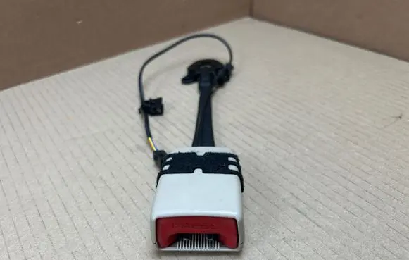 Skoda Superb B6 (3T) Front seatbelt buckle 3T0858471