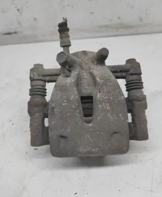 Toyota Corolla Verso E121 Front brake caliper