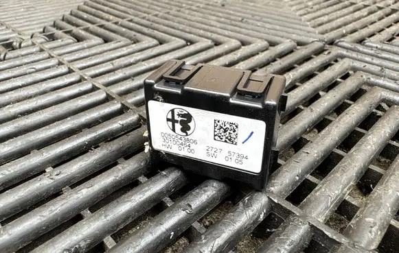 Alfa Romeo Stelvio Aerial antenna amplifier 0050543806