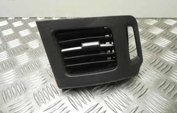 Toyota Prius (XW30) Dashboard side air vent grill/cover trim 5568647020 T3769