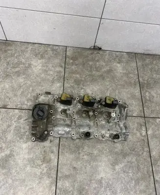 Mercedes-Benz C W205 Rocker cam cover 