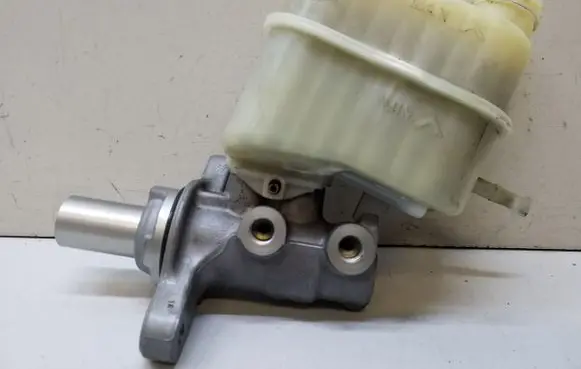 Jeep Cherokee Master brake cylinder OEM