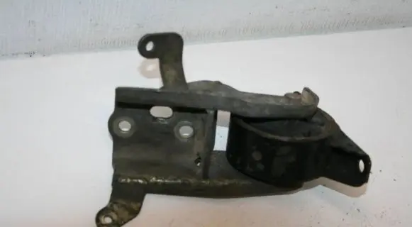 Volvo S40, V40 Engine mount bracket 30611143