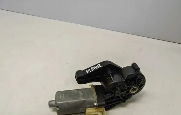 Mercedes-Benz ML W166 Seat adjustment motor 826649984 6004RA3117