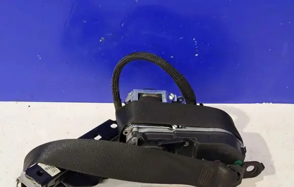 Mercedes-Benz ML W164 Front seatbelt A2118600688 08111330003