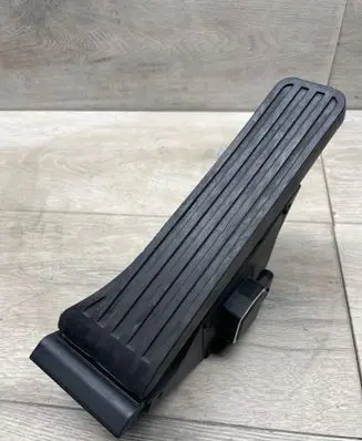 Mercedes-Benz C W204 Accelerator throttle pedal A2043000004 0158 241111