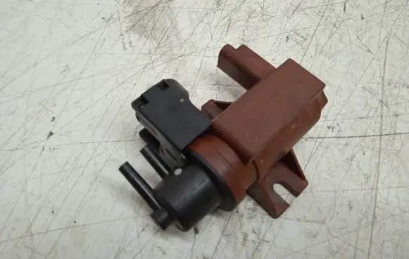 Volvo V70 Turbo solenoid valve 6G9Q9E882