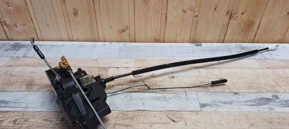 Opel Insignia A Front door lock 13579521