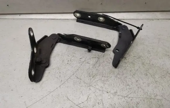 Volkswagen Polo IV 9N3 Engine bonnet/hood hinges 6Q0823302B 6Q0823301B