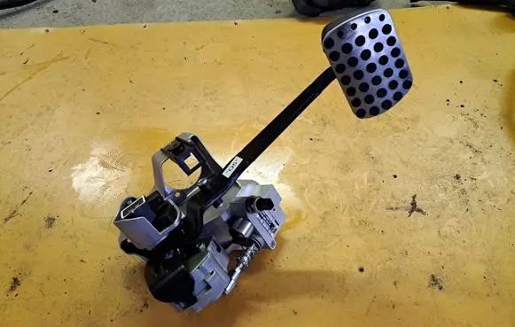 Mercedes-Benz E W212 Brake pedal A2122900001 A2122900201