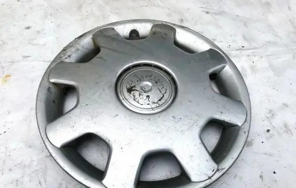 Volkswagen Polo R14 wheel hub/cap/trim 6n0601147c