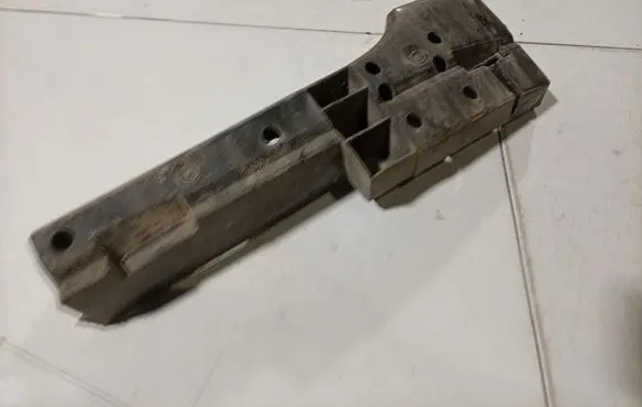 Renault Scenic I Rear bumper mounting bracket 7700428472
