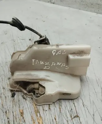 Volkswagen Touran I Rear door lock 