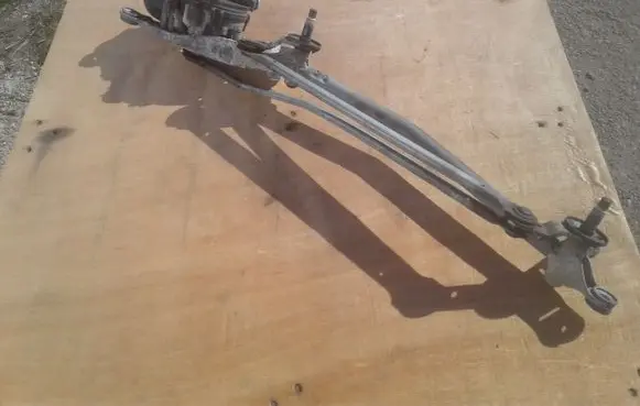 Nissan Qashqai Front wiper linkage and motor