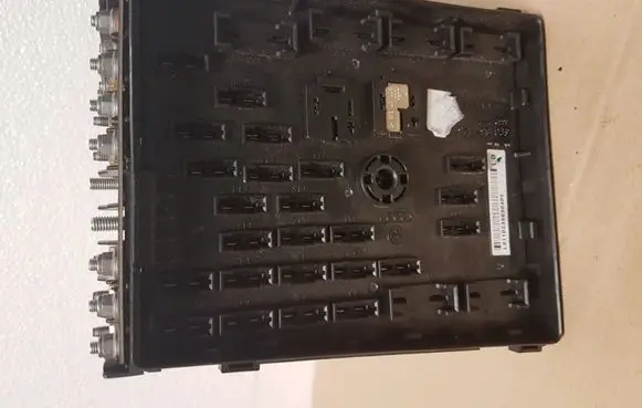 Volkswagen PASSAT B6 Fuse module 3C0937125
