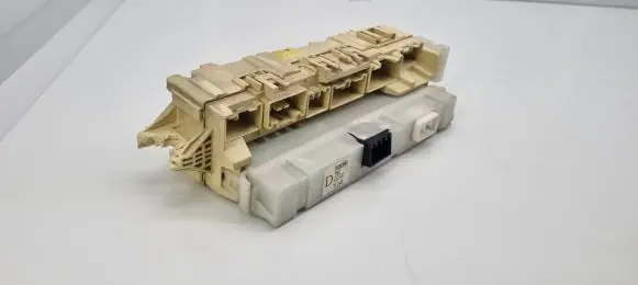 Mazda 626 Fuse module GD7DD7L24A