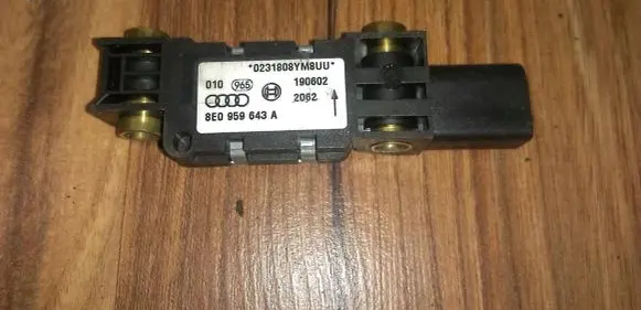 Audi A4 S4 B6 8E 8H Airbag deployment crash/impact sensor 8E0959643a