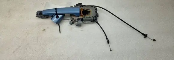 Volvo V50 Front door lock 985914 30699109