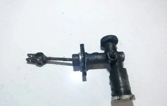 Mitsubishi L200 Clutch master cylinder