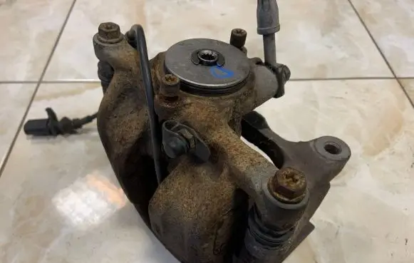 Audi Q7 4M Rear brake caliper 4M0615405AR GNO651U3MQ