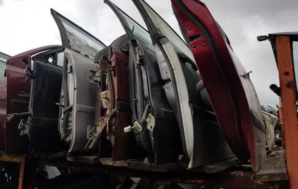 Hyundai Elantra Rear door VYSNINES