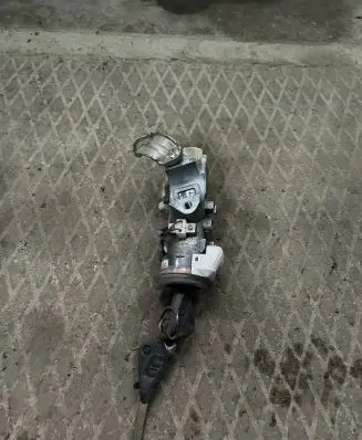 Subaru Outback Ignition lock 88215AG000 X1T25971 8410